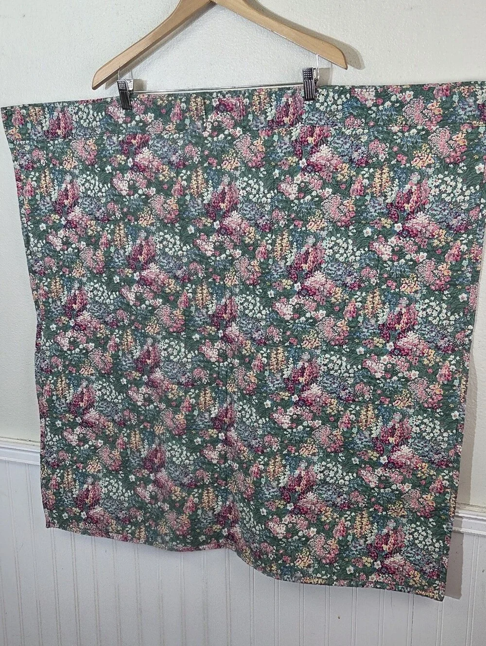 Handmade Patchwork Quilt Wall Hanging 34x33 Heart Floral Cottagecore Farmhouse
